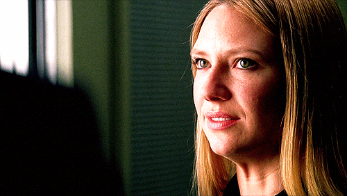 walkingonfire:  I’m not judging you. Olivia Dunham » 1x12 || The No-Brainer 