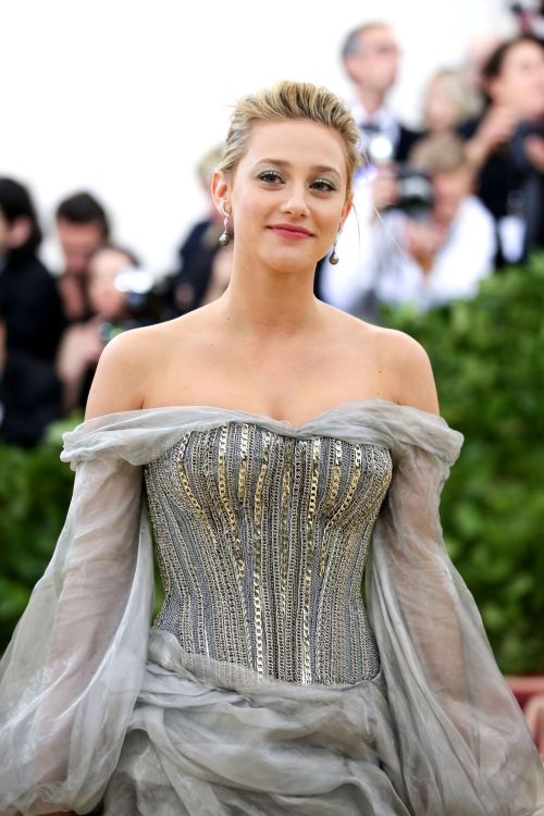 celebwaifu666:Lili Reinhart - MET Gala 2018