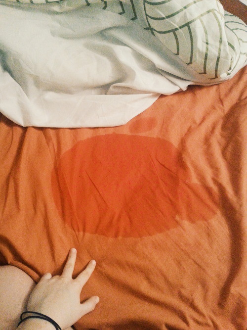 nocturnalsmile:  so this happened, master made me squirt like a lot.. 