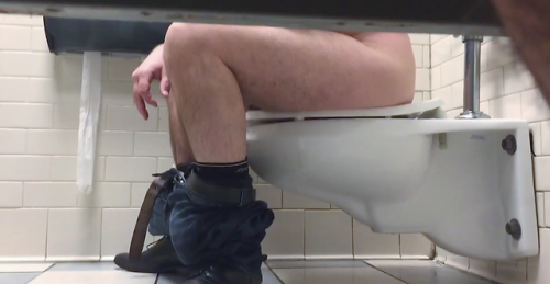 big-gaymer-cock:  This fine ass stud really tore it up after chomping down that ice cream cone! He k