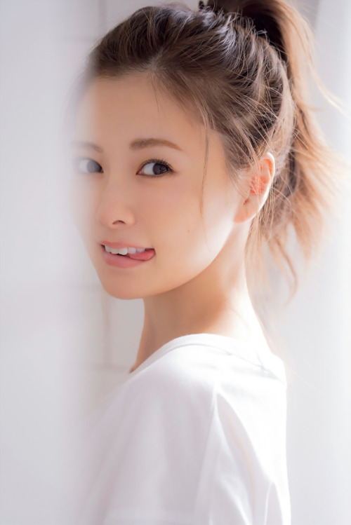 46pic:Mai Shiraishi - FRIDAY