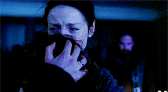 emily-kinney:Claire Fraser in 2.13 – “ Dragonfly in Amber ”