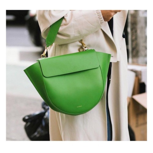 Coup de cœur :D / My heart beats so much when I see this amazing colorful bag  https://shop.wandler.