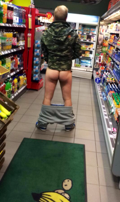 guysfrombehind14:  Guys from Behind  Submit your favorite ass picshttp://guysfrombehind14.tumblr.com/submit