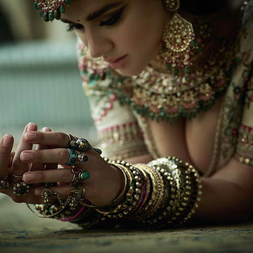 Sabyasachi Heritage Jewelry CollectionPhotography: Tarun VishwaModels: Eugeniya Belousova & Priy