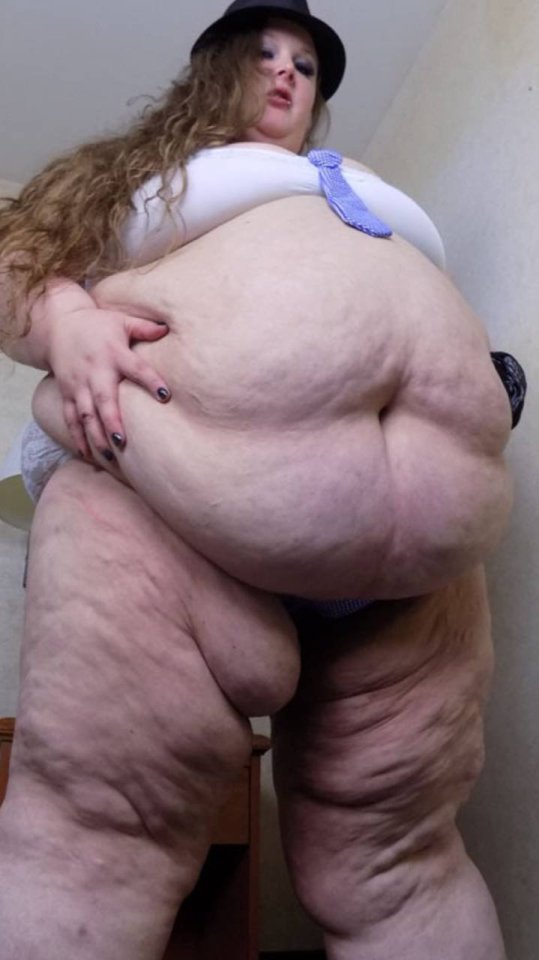 bellylvr:boc1998-deactivated20211228:WoW! Look at that huge belly!