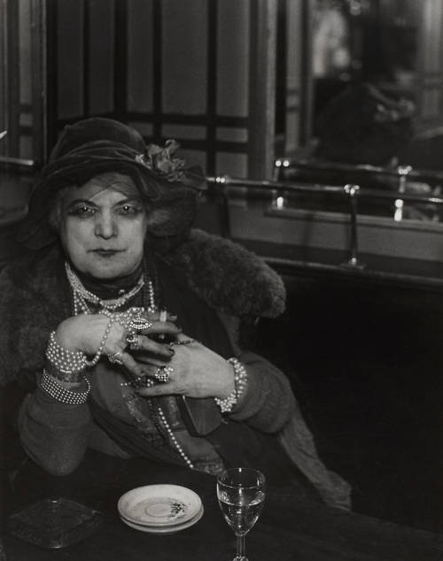 La Môme Bijou , Bar de la Lune , Montmartre , Brassaï en 1932 Nudes &amp; Noises