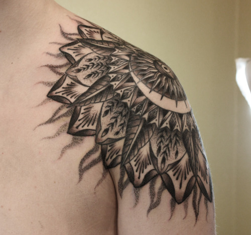 baylenlevore:  Finally done. This was all free hand except for the middle part. Done by Baylen Levoreinstagram: @baylenlevoreBaylenlevore@gmail.comtumblr:Baylenlevore 