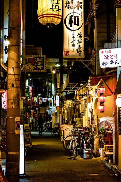 japan-overload:Osaka’s alleys by haribowe93 on Flickr.