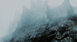 yocalio:While Aegon, Rhaenys and Visenya Targaryen plotted to conquer Westeros from Dragonstone, tog