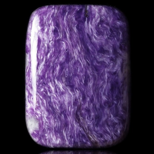 bijoux-et-mineraux:  Charoite cabochon - Russia