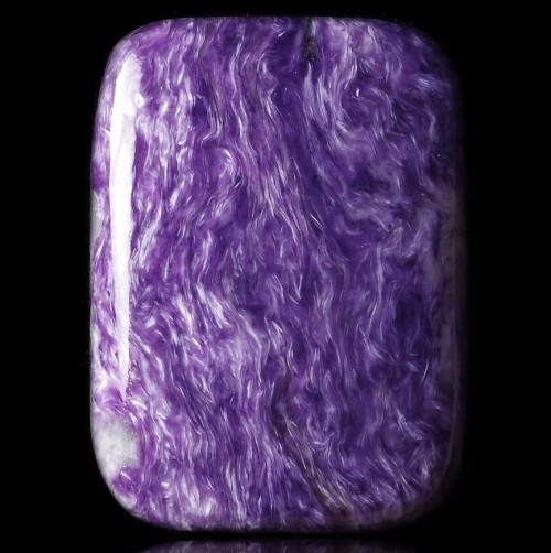 Porn photo bijoux-et-mineraux:  Charoite cabochon -