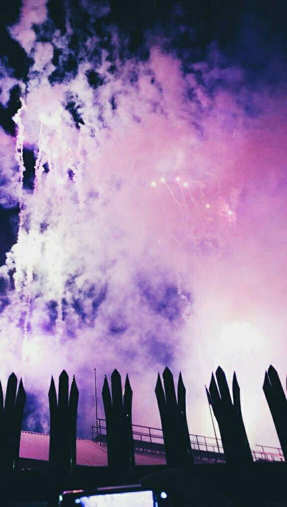 hellockscreens:  ✧ Harry + otra fireworks lockscreens ✧    ✧ please like/reblog