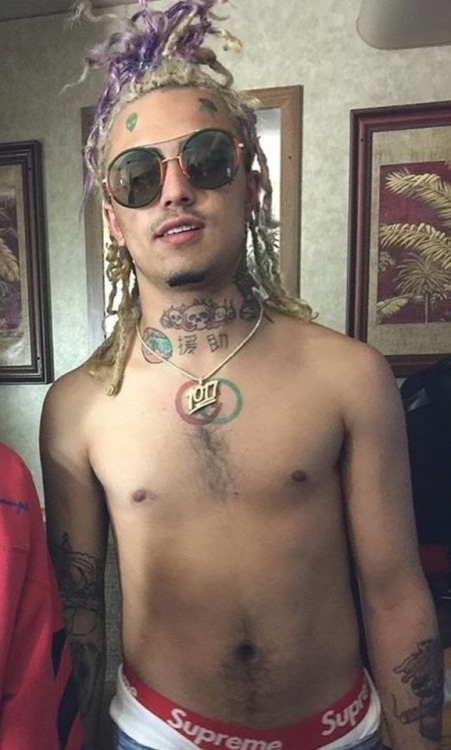 candychronicler: thedk159: “lil pump seems to be getting to high on the hog and starting to tu