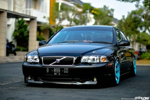 ipdvolvo:  thatyellowvolvoguy:  swedmet:  Hendrik Abenk’s sexy S80 from Indonesia.  Gorgeous!  Whoa