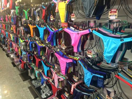 stringquebec: manthongsnstrings: thongblog:  I want to live in this paradise  heaven! Where is that 