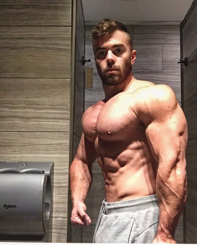 whitepapermuscle:Maxime Auger