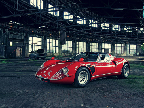 inlocomotion:  Alfa Romeo Tipo 33 Stradale