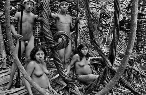 Porn Awá, by Sebastião Salgado, via (RE)PRESENTAÇÕES. photos