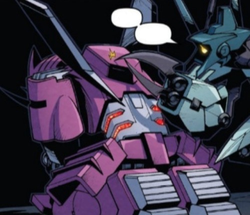 watermeloneverything:Lets talk about how tightly Cyclonus held onto Tailgate when he thought he was 