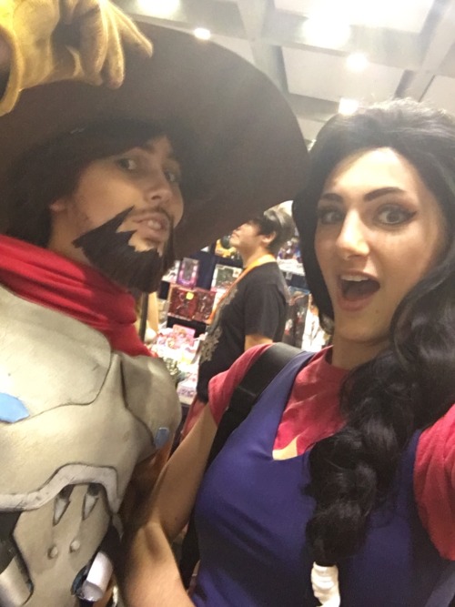 pumpkinetics: SacAnime selfies part two! I met someone who bought a Wirt Cape from me!! :O Jasper: @