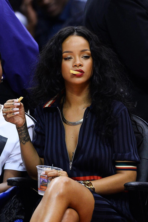 tuileries:  aesthetic: rihanna courtside at basketball games