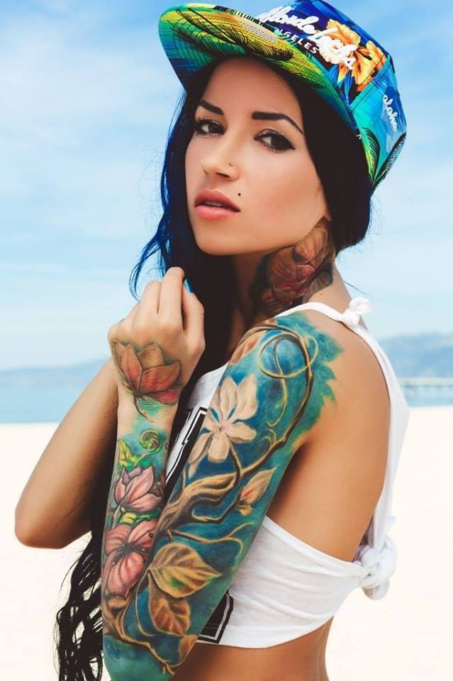 fuckyeahgirlswithtattoos:  Pony Wave 
