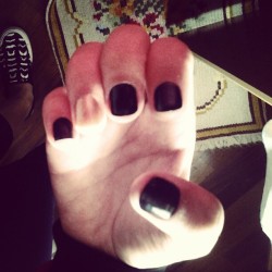 Unhas prontas #nails #black #and #gold #beautiful