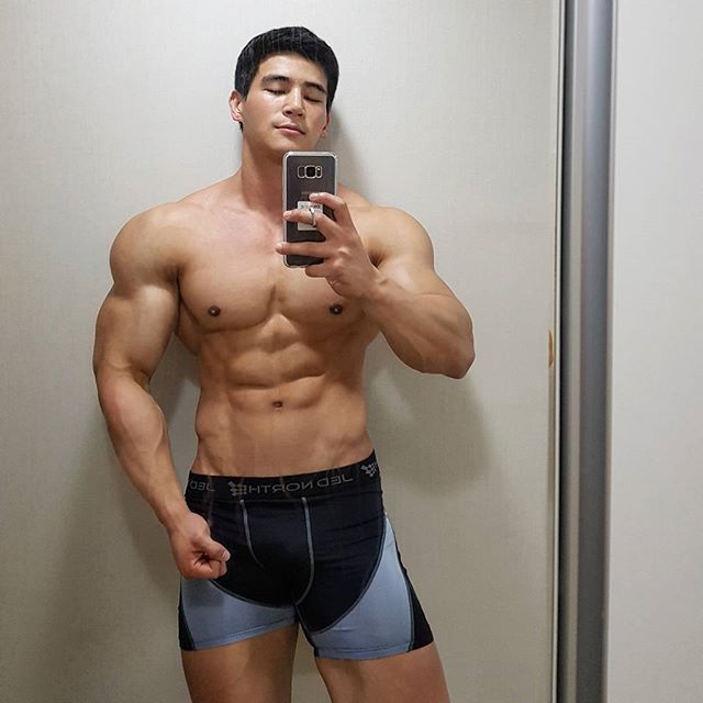   Musclemania Pro Jun Choi (최성준)   