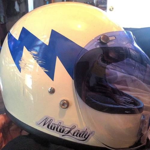 pistonsandpoppies:  The helmet that saved my noggin’! And see the scuffs on my bubble shield? That coulda been on my face! #fullfacesaresexy #motolady #biltwellgringo