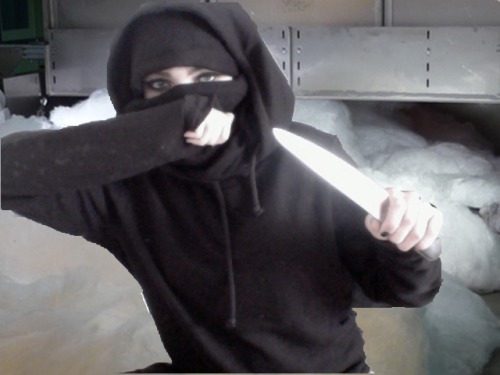 tineea: I STARTED KNIFE SELFIES  me when im 30 basically actually