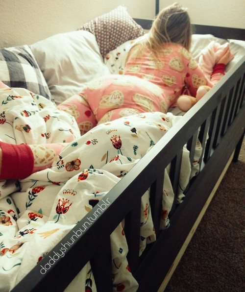 daddyshunbun: Butts and cribs and cribs and butts and some babas in between.