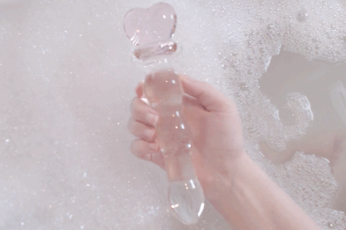 touch-me-now-daddy:  “Ooohhh daddy, it’s so pretty and it’s shaped kind of