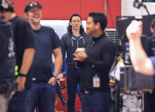 coporolight:   Tom Hiddleston and Chris Hemsworth on the set of Thor: Ragnarok, in Brisbane, Austral