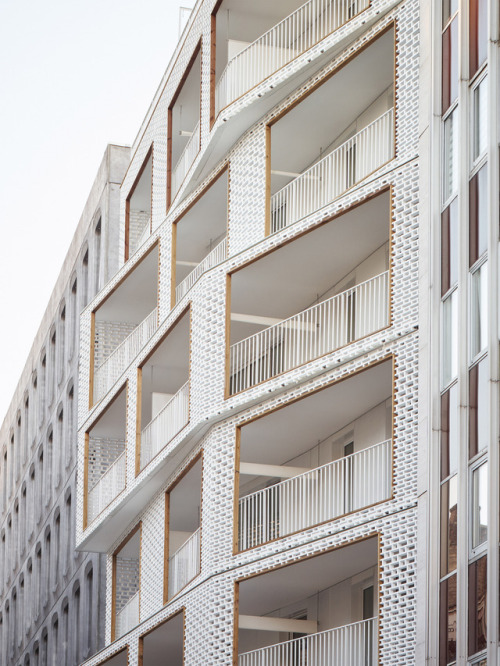 texturality: Odile Guzy Architectes. Parisian apartment block, 2016. Photo by David Foessel.