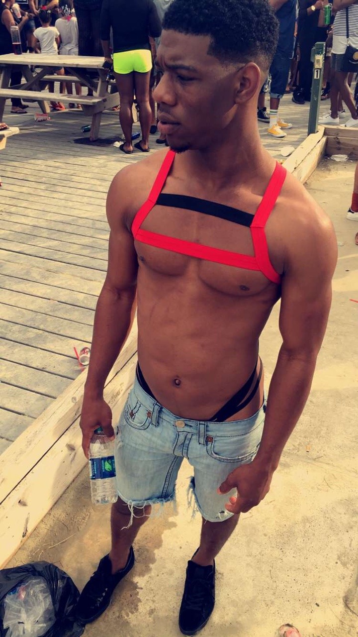 cmonlips:  SC: igotdatd IG: _infamousd 🙌🏽🙈👣