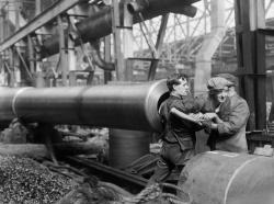 historicaltimes:  Worker being helped out of a BL 15 heavy gun  after she had finished cleaning the rifling, Coventry Ordnance Works, England, United Kingdom . via reddit