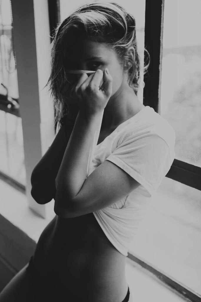 girlslike-y0u:  b&amp;w model/vintage blog ✝ 