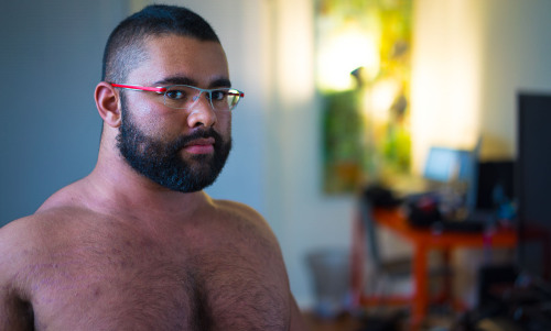 noodlesandbeef:  My new camera has a standard hotshoe, so I can finally start experimenting with off-camera flash.  Rented a pocket wizard and a Canon 600EX-RT Speedlite and spent the evening learning manual flash control.  Very exciting stuff :D Slight