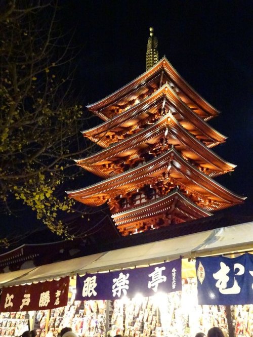 すえきち‏ @suekichiii浅草寺の羽子板市に来ると年末なんだなと実感する