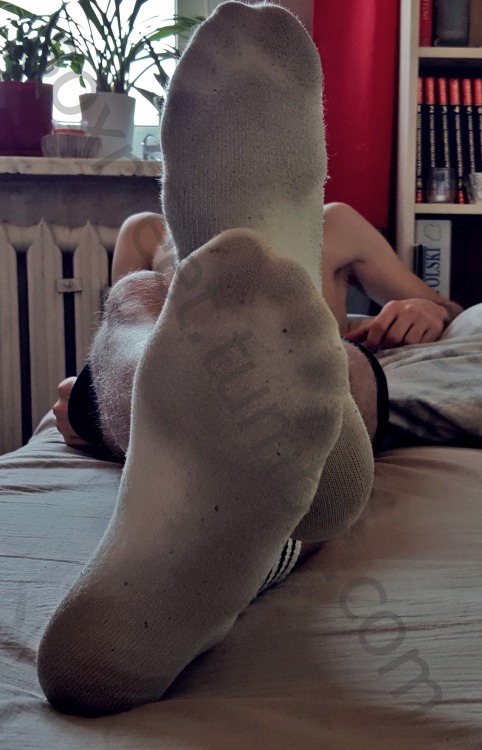 dirtysmellysocks: soxnfeet: Just come closer to sniff them!More here: soxnfeet.tumblr.com/tag