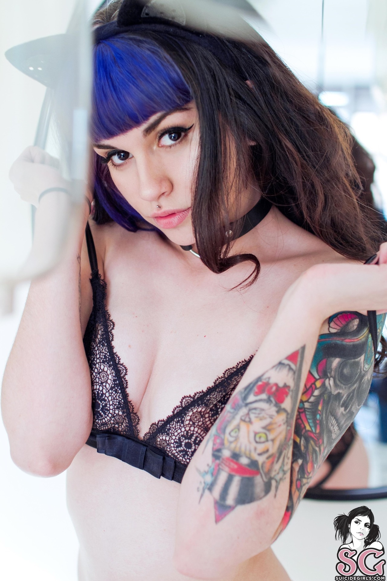 Almendra Suicide