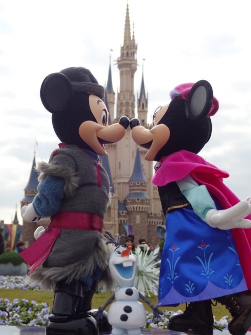 minnothebunny: Disneyland Hong Kong doing it right {x}