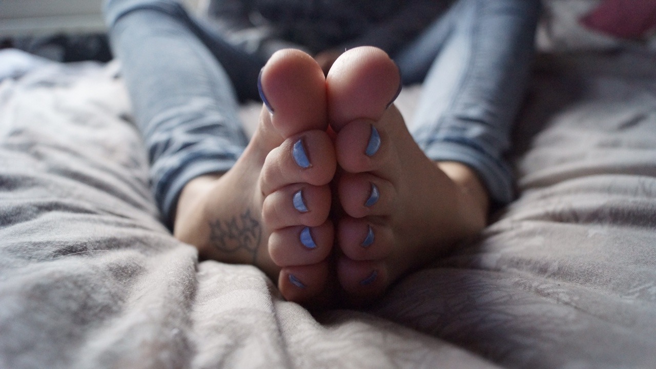 where-the-toes-are:  solefulfeet:  Lola’s feet are pretty much symmetrical, which