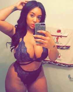 sithchick:  couplelookingforher2:  pussyconnoisseur6996:Thick