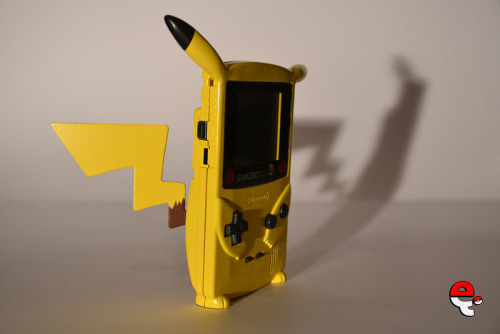 gamefreaksnz:  [GB COLOR] PIKABOY by e4iThis custom features:LEDed Pikachu’s cheeks when system is powered.Speaking Pikachu when system is both switched ON/OFF.180° rotating tail for both show off/playing position.Feet for stand up position.Elevated