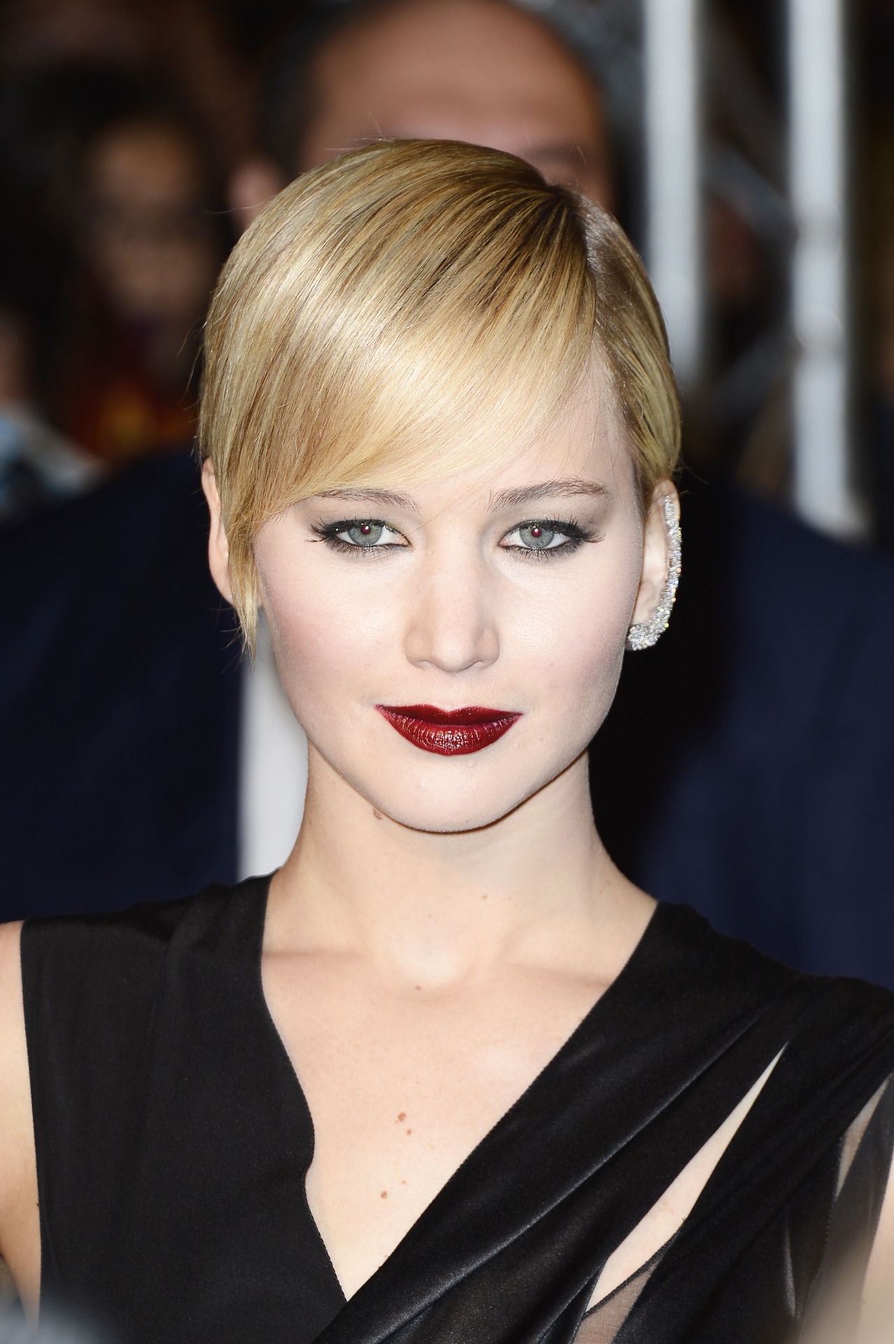 jenniferlawrencedaily:  Paris premiere - HQs 