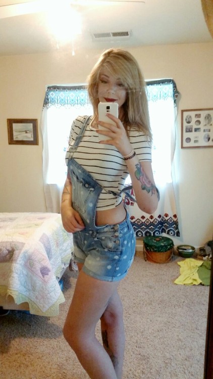 hauntresss:  I’m pretty much just all leg