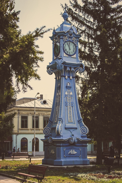 steampunktendencies:  Braila, Romania (by Ioana_Lungu)