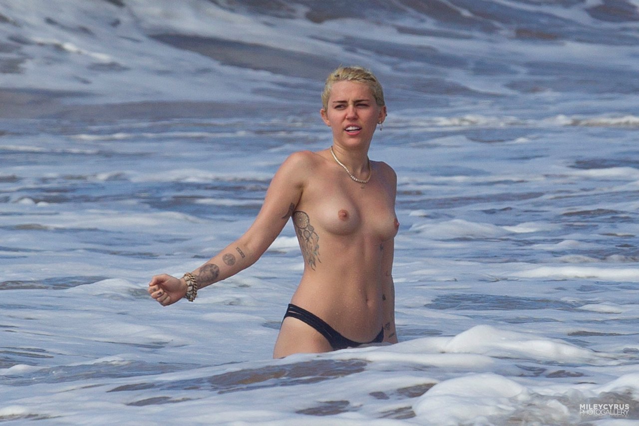 toplessbeachcelebs:  Miley Cyrus (Singer) swimming topless in Hawaii (January 2015) -